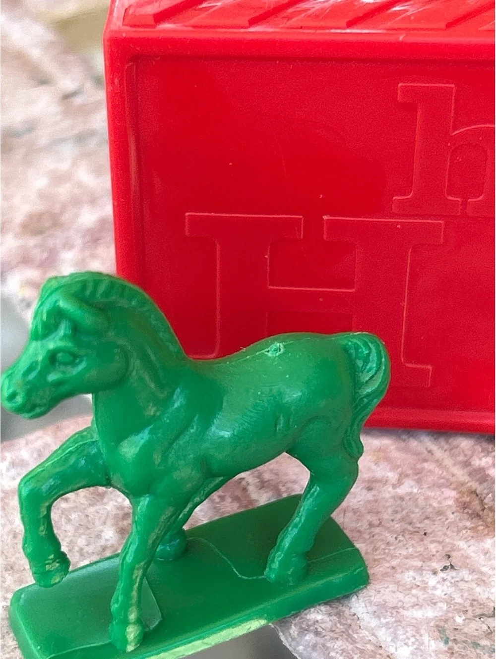 Plastic block Tupperware replacement h with horse
